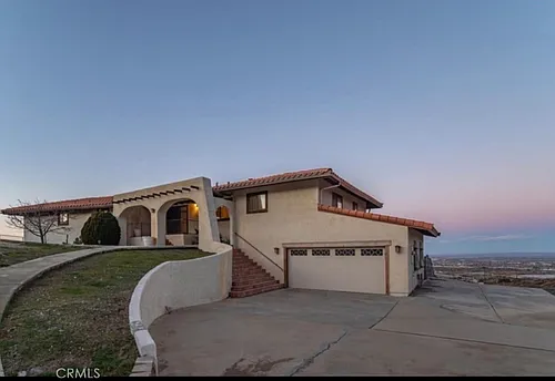 1055 Lakeview Dr Photo 1