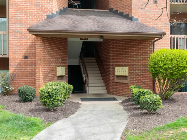 127 Turtle Creek Rd APT 3, Charlottesville, VA 22901