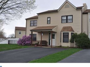 660 Whittier Dr, Warminster, PA