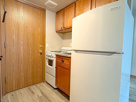 3rd image of 3324 Milwaukee St APT 4