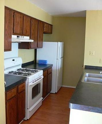 4th image of 6728 Lancret Hill Dr #B