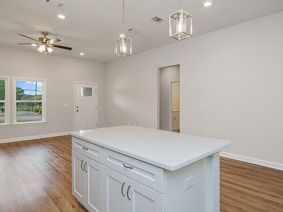 5th image of 1332 Hornbeam Dr
