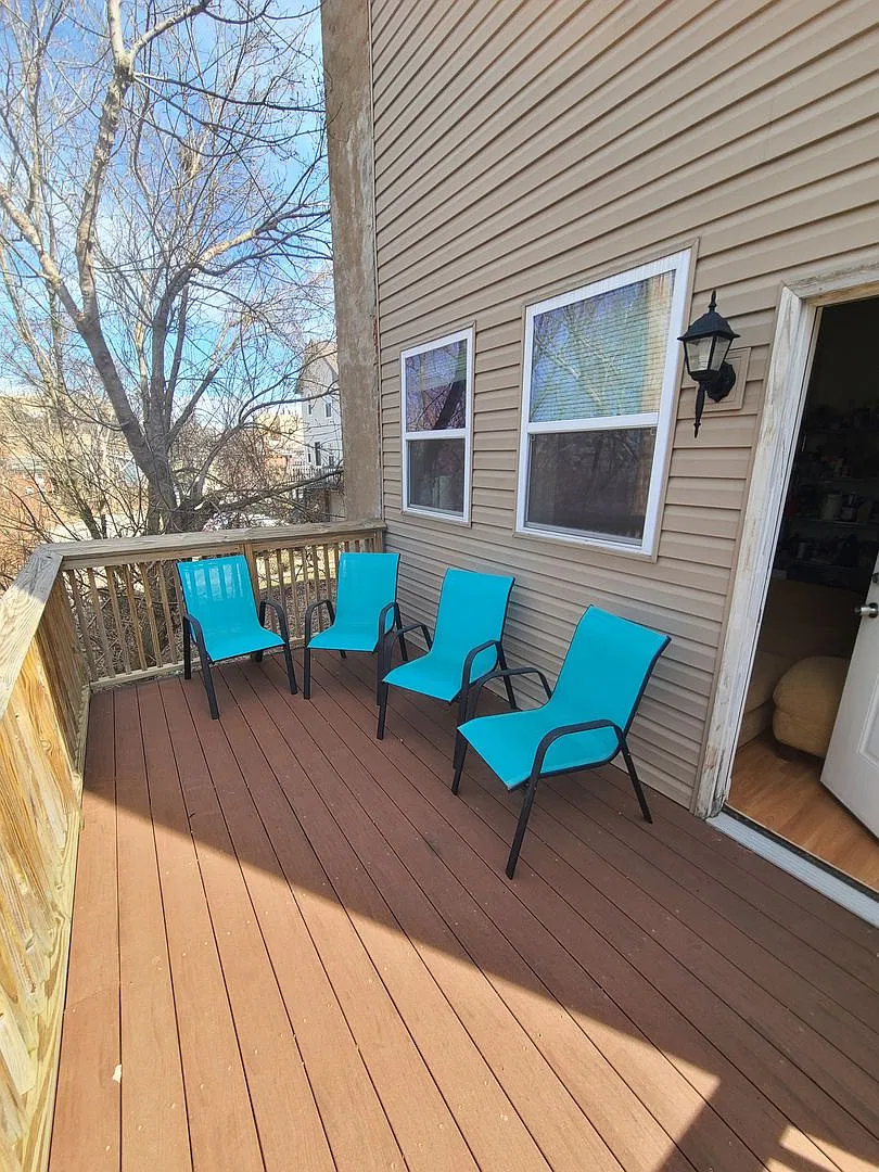 5bed/2bath House W/ Huge Front Yard And Deck! — Photo 2