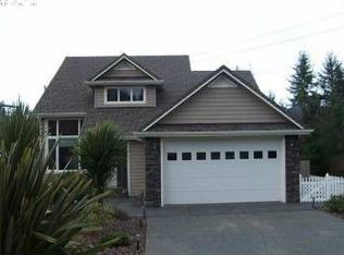 6920 Oakwood Ct, Brookings, OR 97415