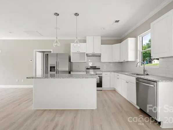 402 S Hill St, Gastonia, NC 28052