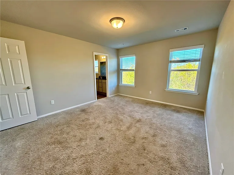 530 Woodcreek Loop — Photo 6