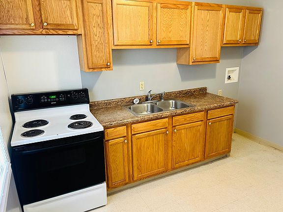 2nd image of 746 W 1st St