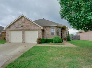 930 Pheasant Dr, Midlothian, TX 76065