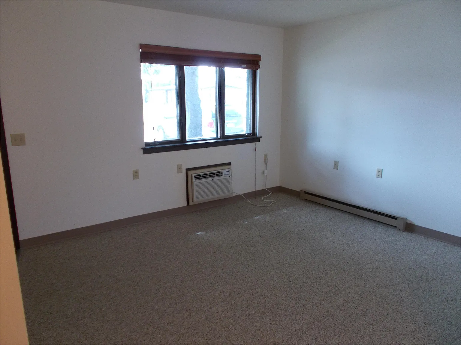 Woodland Park Apartments - 5 — Photo 2