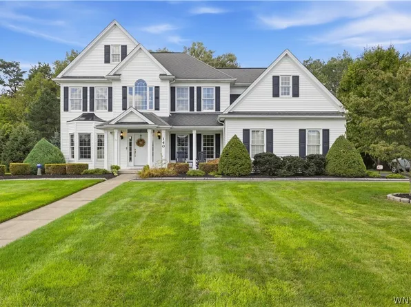 140 Norwood Ln, Orchard Park, NY 14127