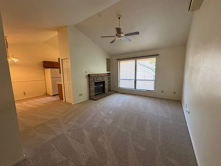 1047 Mirrormere Cir — Photo 3