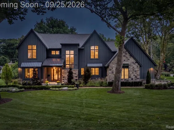 3570 Berkshire Dr, Bloomfield Hills, MI 48301