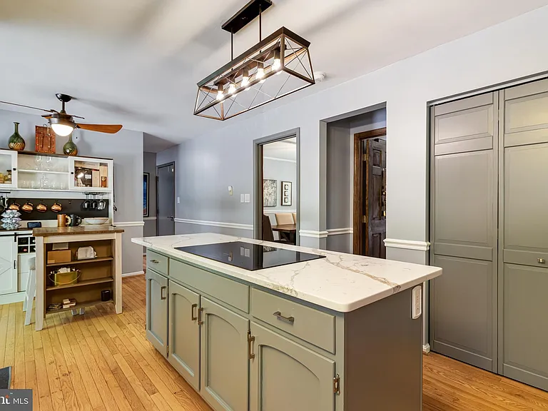 8150 Plowden Dr — Photo 32