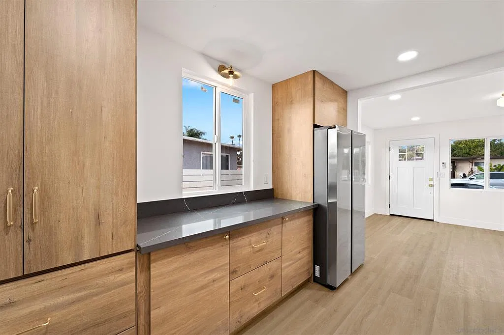 2 bed, 700 sqft, $2,750 — Photo 4