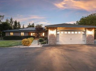 3055 E Forest Lake Rd, Acampo, CA 95220