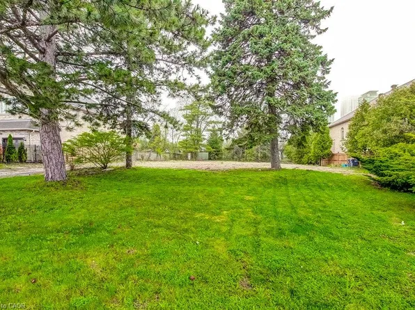 101 Fairview Rd W, Mississauga, ON L5B 1K7