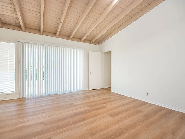 5769 E Oakbrook St — Photo 4