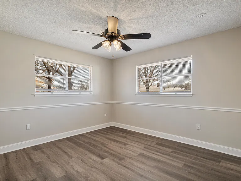 506 E White St — Photo 11