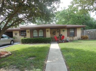 2102 McPherson Dr, Port Lavaca, TX 77979