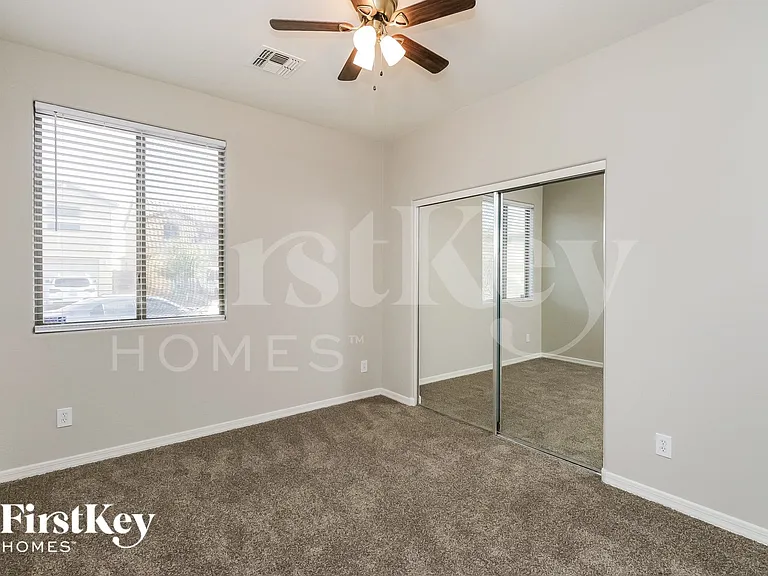 635 W Desert Hills Dr — Photo 11