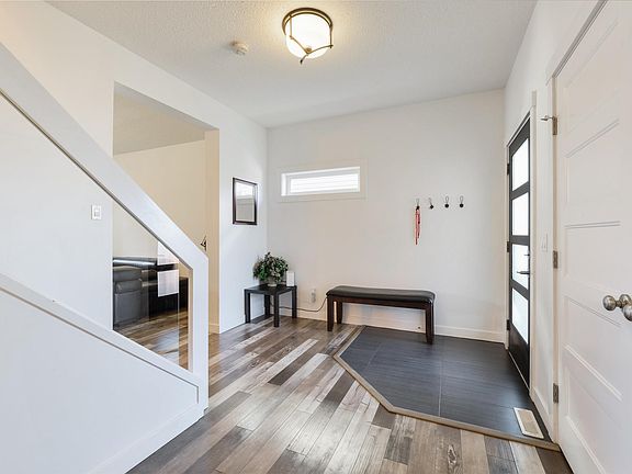 4th image of 34 Hazelwood Ln