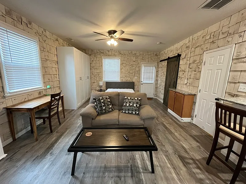 Studio, 1.0 bath, 500 sqft, $1,325 — Photo 4