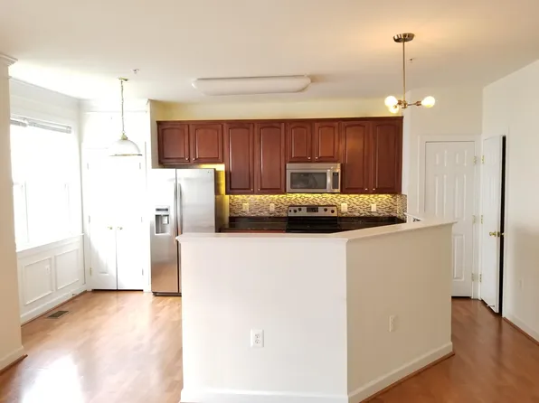 2494 Curie Ct, Herndon, VA 20171
