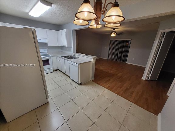 3rd image of 301 Palm Way APT 205