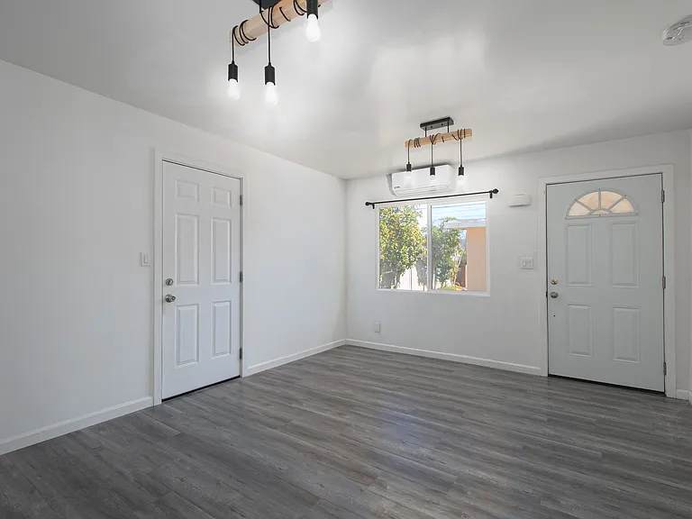 119 S Lotus Ave #119 — Photo 2