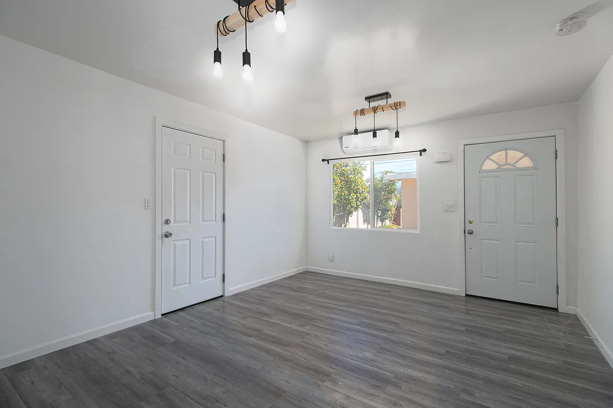 Building Photo - 119 S Lotus Ave #119