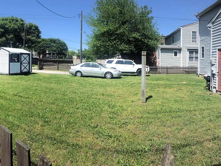 903 W Leigh St — Photo 3