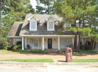461 Bay Pointe Cir, Brandon, MS 39047