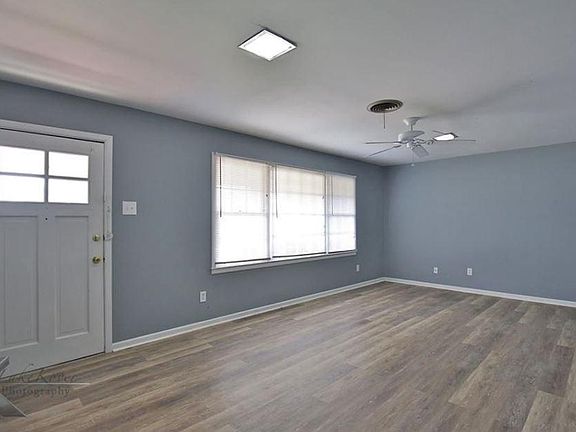 2nd image of 850 N 10th St