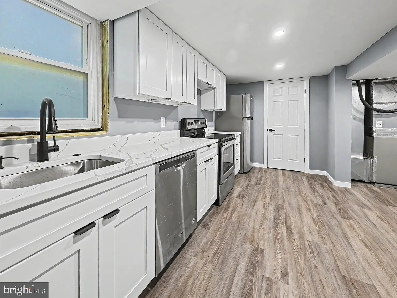2 bed, 1100 sqft, $2,000 — Photo 2