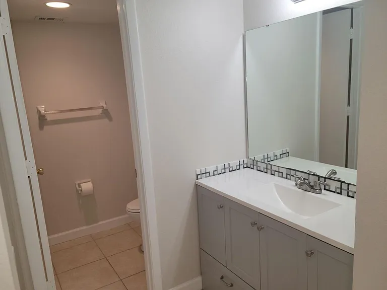 1536 SE Royal Green Cir #101 — Photo 9