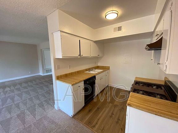 3rd image of 5435 Bellingham Ave Unit 202