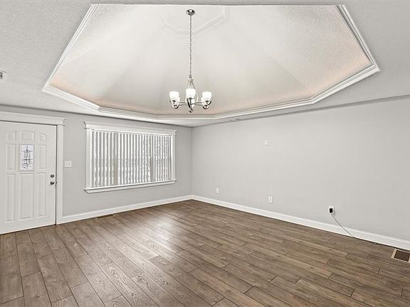 3rd image of 3504 Saint John Ave