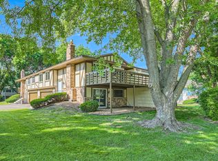 6887 Stratford Rd, Woodbury, MN 55125