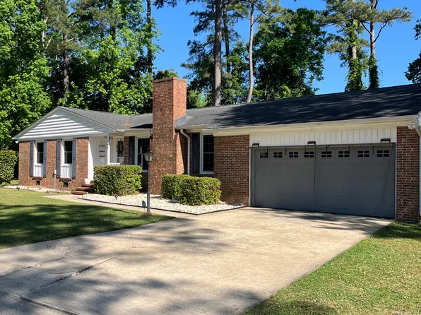 209 Country Club Dr, Jacksonville, NC 28546