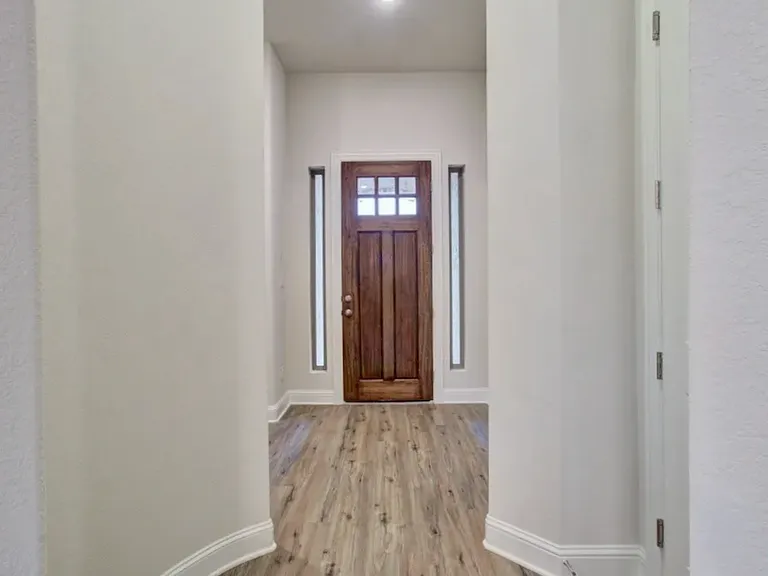 737 Groudsel Ave — Photo 2