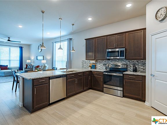 5th image of 703 Hollyhock Dr
