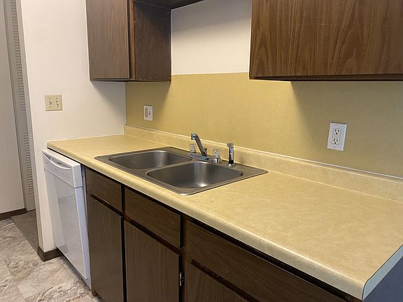 3rd image of 2510 Irvine Ave NW