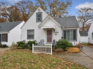 445 Huntmere Dr, Bay Village, OH 44140