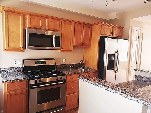 3rd image of 66 Essex St #2