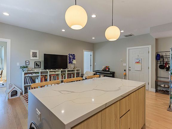 2nd image of 2901 N Milwaukee Ave