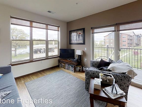 4th image of 4703 Terminal Dr #208