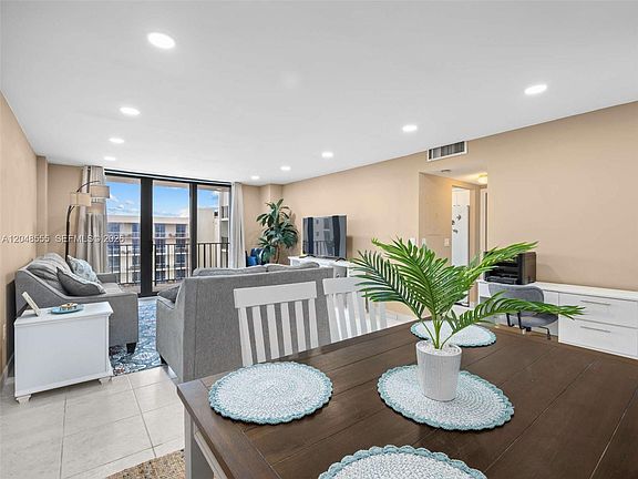 3rd image of 322 Buchanan St APT 703