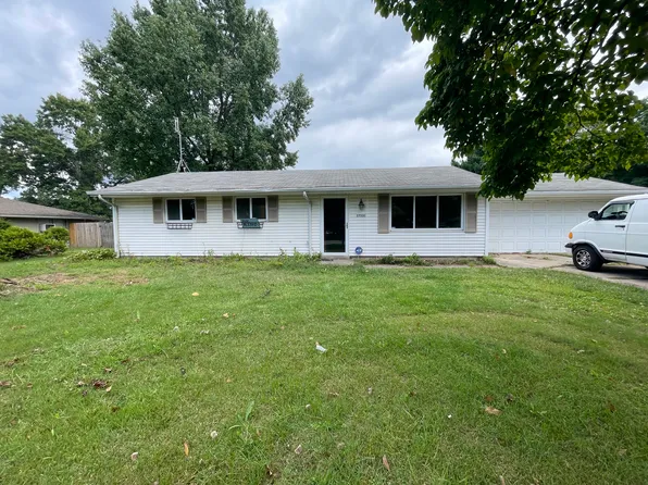 17531 Parker Dr, South Bend, IN 46635