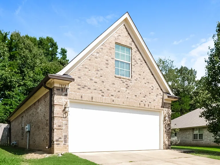 7852 Ridgedale Dr — Photo 4