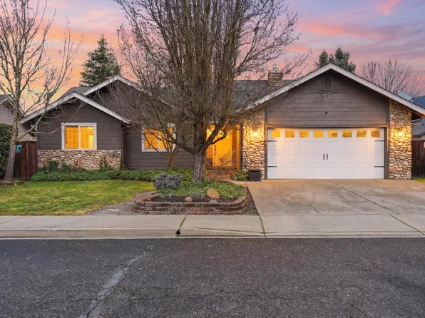 2074 SE Kayleigh Way, Grants Pass, OR 97526